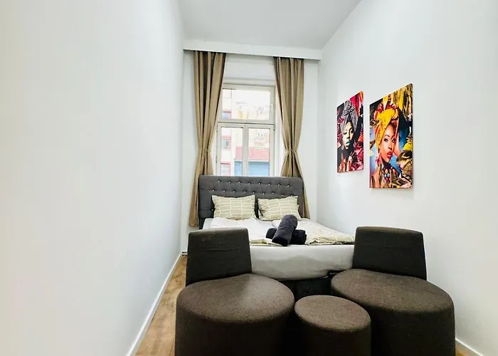 Cozy 9br For 18 Near Augarten Apartamento
