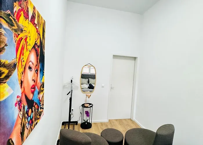 Cozy 9br For 18 Near Augarten *