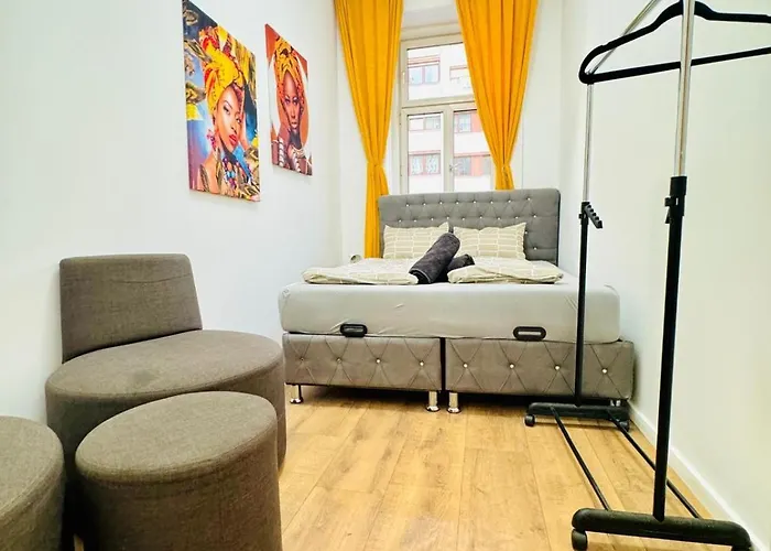 Cozy 9br For 18 Near Augarten
