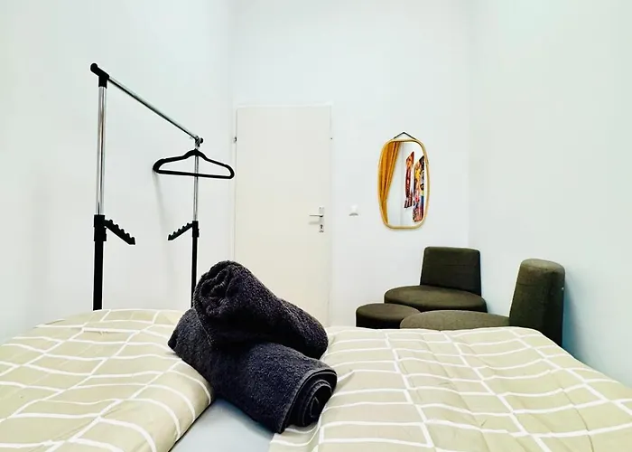 Cozy 9br For 18 Near Augarten Appartement *