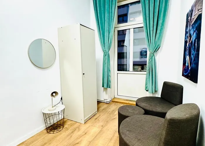 Cozy 9br For 18 Near Augarten Daire