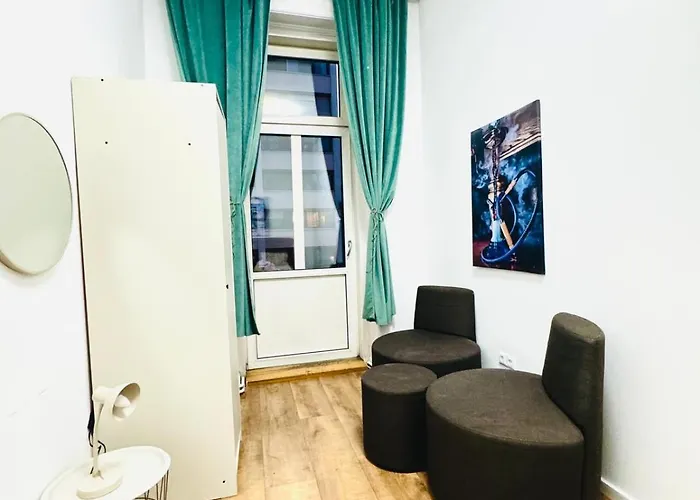 Cozy 9br For 18 Near Augarten Daire *