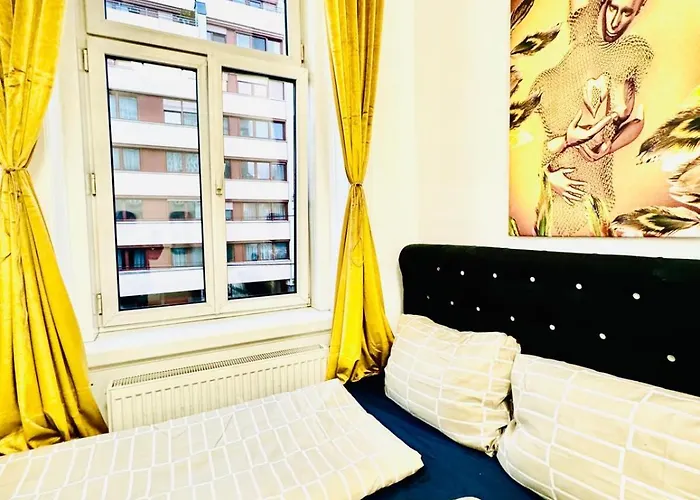 Cozy 9br For 18 Near Augarten *