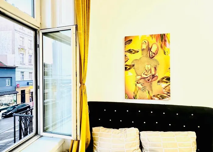 Cozy 9br For 18 Near Augarten