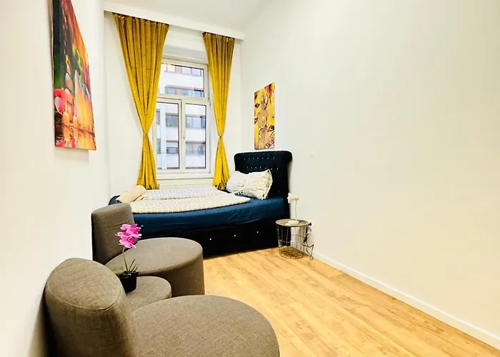 Cozy 9br For 18 Near Augarten *