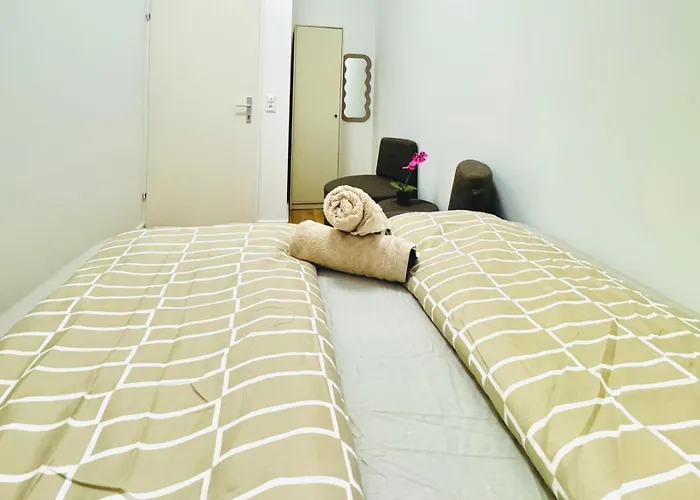 Cozy 9br For 18 Near Augarten