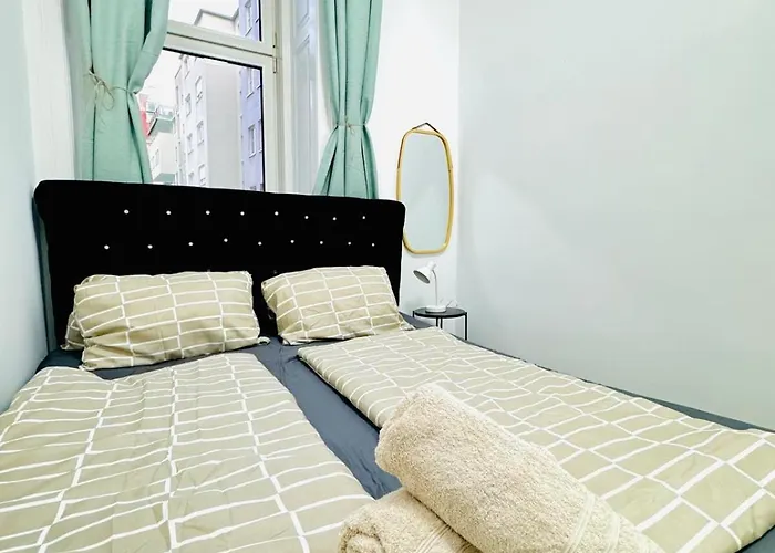 Cozy 9br For 18 Near Augarten Appartement *