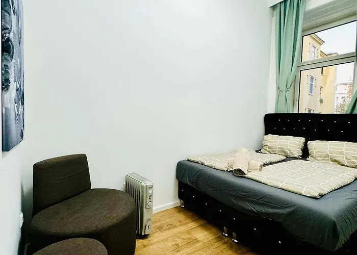 Cozy 9br For 18 Near Augarten Appartement *
