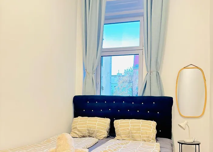Cozy 9br For 18 Near Augarten *