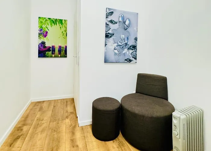 Cozy 9br For 18 Near Augarten *