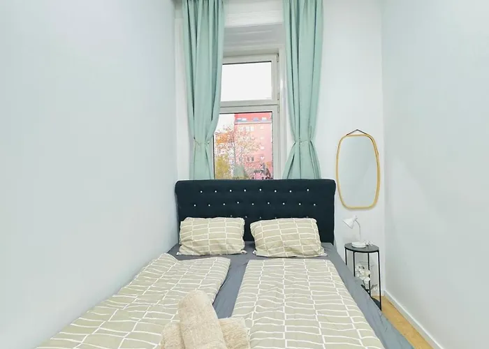 Apartamento Cozy 9br For 18 Near Augarten *