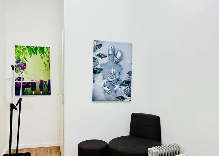 Cozy 9br For 18 Near Augarten *
